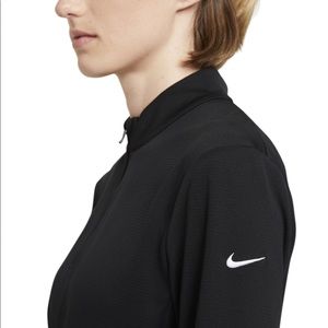 NIKE Women's UV Half  Zip Long Sleeve Golf Top